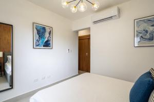 Splendid-KingBed-3BR-Pool-AC-Modern-WiFi-Yellowkey