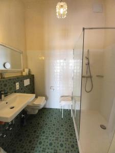 WOLKE, Apartment mit Balkon am Fluss, Zentrum, Parkplatz