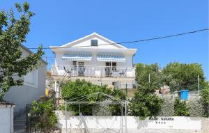 2 Bedroom Amazing Apartment In Gustirna