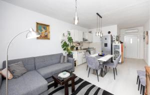 2 Bedroom Amazing Apartment In Gustirna