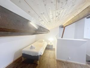 Maisons de vacances Stone and elegant house on central place : photos des chambres