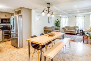 Fenced Backyard, Grill and Deck Bernville Home!