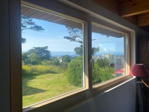 House with sea view and large garden for 8 people