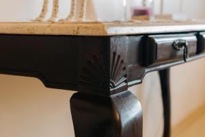 Apartamento amplo, com design retrô