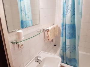 Double Room with Balcony and Sea View room in Apartments Brusje