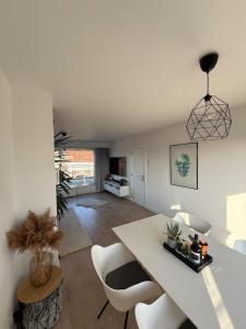 TML 500m - Luxury Penthouse with 2 Balconies