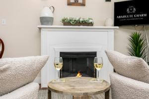 Main Street Retreat #14 - King Bed, On Main St, Shared Hot Tub & Pool