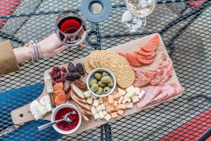 Main Street Retreat #22 - King Bed, On Main St, Shared Hot Tub & Pool