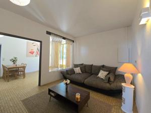 Maisons de vacances Gite de caractere avec piscine partagee au coeur du Perigord Noir - FR-1-616-484 : photos des chambres