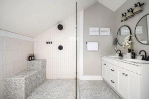 NEW!! MCM Retreat in Downtown Decatur