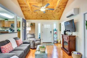 10 Mi to Sugar Mtn Bluebird Cottage in Newland