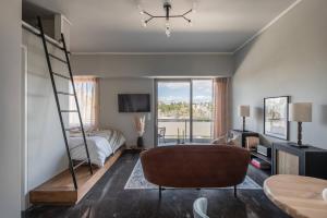 Chic Urban Suite - Parthenon Viewpoint