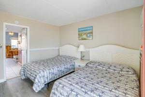 Walk to Wildwood Boardwalk Family-Friendly Condo!