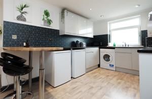 Luxury Living, Central Spot