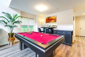 Elevator In-Unit 3-Story Condo Only 14 Mi to DC!