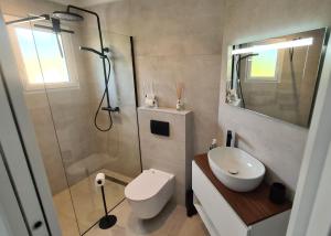 Maisons de vacances 140 m2 villa with pool in Pernes-Les-Fontaines : photos des chambres