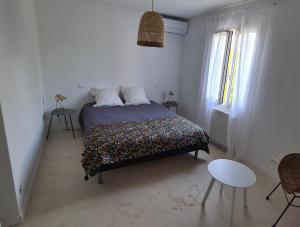 Maisons de vacances 140 m2 villa with pool in Pernes-Les-Fontaines : photos des chambres