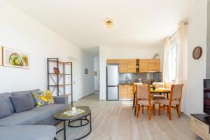 Cozy Lagoon Apartment