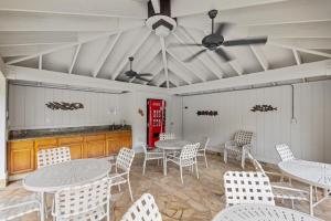 MBP106 Maui Banyan 1-Bed 2-Bath Suite with AC