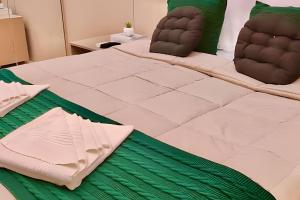 SuRpReenDeNte Studio #Nota1000