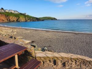 challaborough bay caravan sleeps 8 pet friendly