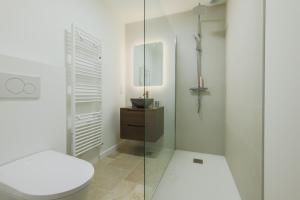 Appartements Suite raffinee climatisee avec piscine, proche mer : photos des chambres