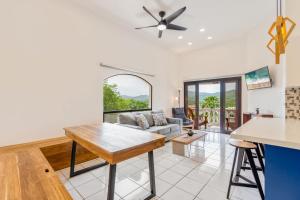 Birds-Eye Ocean View in Nicely Priced Top-Floor Unit in Flamingo