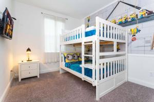 Beautiful townhome wpool close to Disney FET270