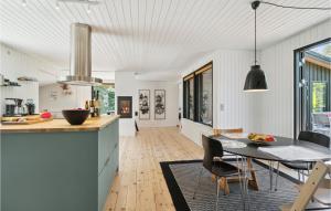 4 Bedroom Beautiful Home In Grenaa