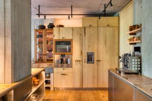 2BR Perfect Location Designers Luxury