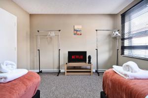 RELAXED CENTRAL HOUSE LOCATED IN WEST READING CLOSE TO TOWN CENTRE with FREE DRIVE WAY PARKING, WI FI & NETFLIX BY AI ESTATE GROUP