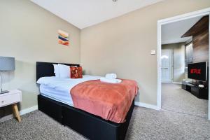 RELAXED CENTRAL HOUSE LOCATED IN WEST READING CLOSE TO TOWN CENTRE with FREE DRIVE WAY PARKING, WI FI & NETFLIX BY AI ESTATE GROUP