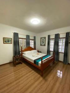 3-Bedroom House with 2-full bathrooms