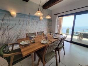 Familienfreundliche Villa Vistaero mit atemberaubenden Meerblick by Riviera Homelife Management