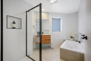 Villa No 5 Brand New close to shops 10 min Airport