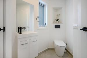 Villa No 5 Brand New close to shops 10 min Airport