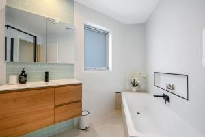 Villa No 5 Brand New close to shops 10 min Airport