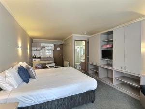 High Plains Lodge Rooms