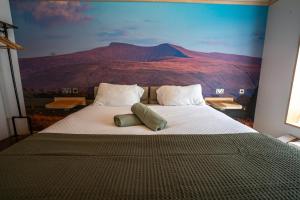 Lavender Lodge 1BR with Hot Tub and Sauna near Black Mountain