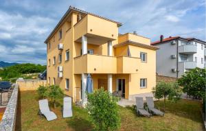 2 Bedroom Lovely Apartment In Omisalj 