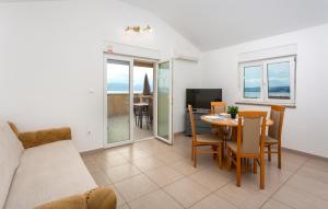 2 Bedroom Lovely Apartment In Omisalj