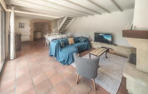 Maisons de vacances Beautiful Home In Laurens : photos des chambres