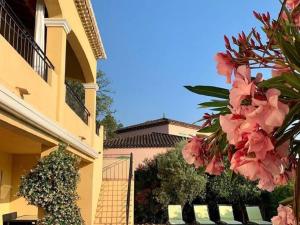 Villas Villa in Vidauban with Heated Pool, cleaning included : photos des chambres