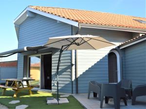 Maisons de vacances Holiday Home in La Teste with Pool & BBQ, cleaning included : photos des chambres
