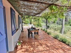 Villas Villa in Salernes with Pool and Scenic Views, cleaning included : photos des chambres