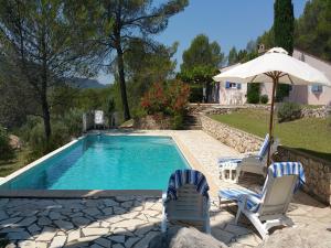 Villas Villa in Salernes with Pool and Scenic Views, cleaning included : photos des chambres