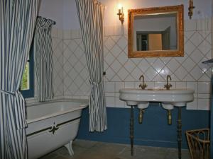 Maisons de vacances Holiday Home near Mont Ventoux Pool, cleaning included : photos des chambres