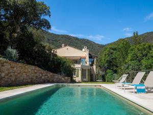 Holiday home with swimming pool, cleaning included