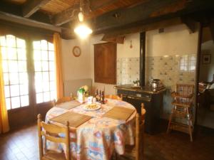 Maisons de vacances Holiday Home in La Chapelle with Garden, cleaning included : photos des chambres