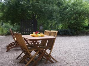 Maisons de vacances Holiday Home in La Chapelle with Garden, cleaning included : photos des chambres